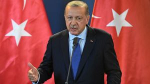 أردوغان يعترف بعزلته