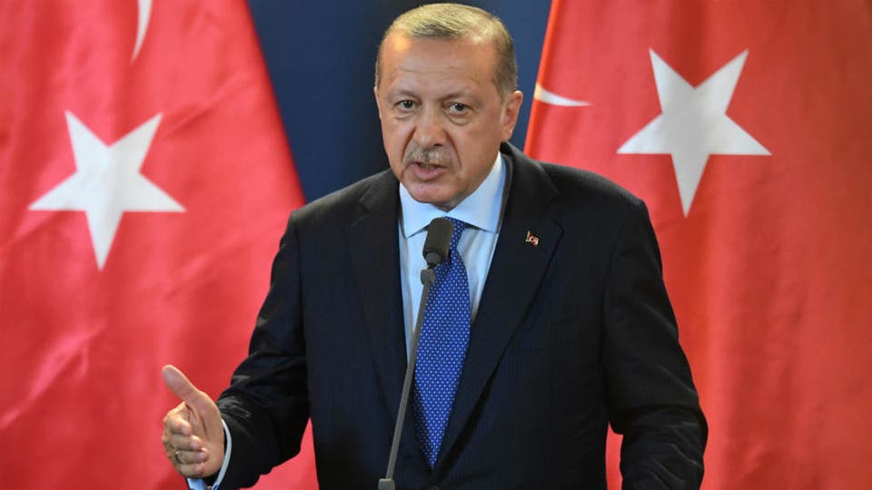 أردوغان يعترف بعزلته