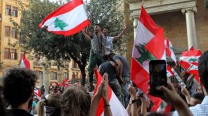لبنان على حافة الهاوية