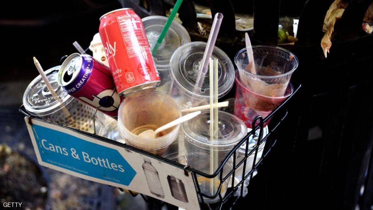من يفوز بصراع تعبئة المياه البلاستيك أم الألومنيوم