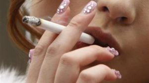 الإقلاع عن التدخين قد يكون أكثر صعوبة لدى النساء