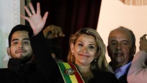 تعيين جانين آنيز رئيسة انتقالية لبوليفيا وموراليس يدين