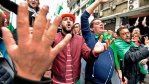 تواصل التظاهرات الرافضة لإجراء انتخابات رئاسية بالجزائر