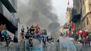 عبد المهدي يحذّر من انهيار النظام ويلوّح بإجراءات