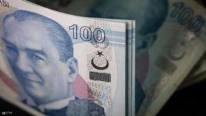 الليرة التركية تهوي لأدنى مستوى في شهرين