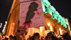 عناصر حركة أمل تحاول اقتحام ساحة الشهداء ورياض الصلح