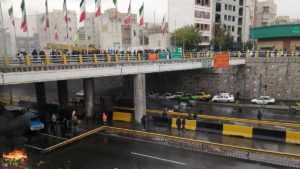 قوات إيران تطلق النار لقتل المحتجين عمدا