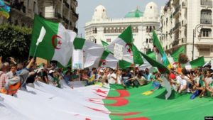 حراك الجزائر يخرجها من دائرة الاستبداد