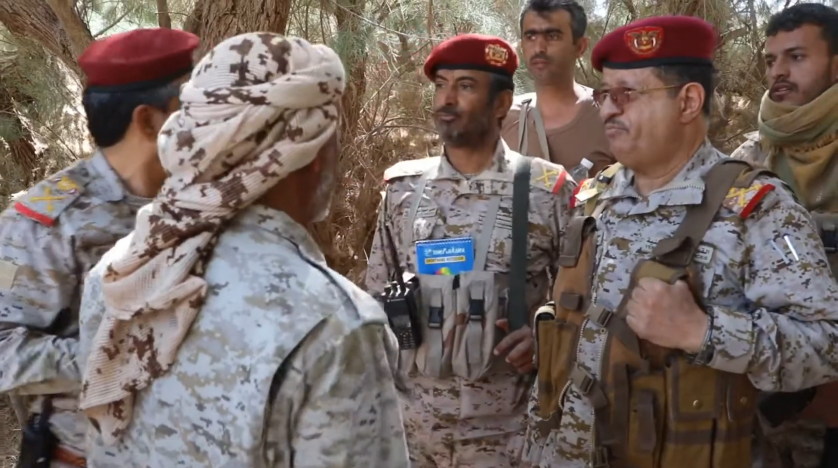 نجاة وزير الدفاع اليمني من محاولة اغتيال ومقتل مرافقين