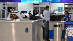 الإمارات تمنع سفر مواطنيها وتعلق تأشيرات الوصول