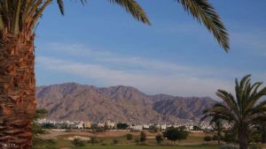 الأردن يعزل العقبة تمهيدا لإعادة الحياة فيها