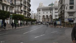 الجزائر تمدد إجراءات العزل العام لكبح انتشار وباء كورونا