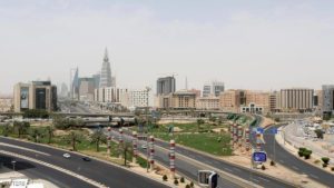 السعودية.. إصابات جديدة ومنع تجول كلي في أحياء بالمدينة
