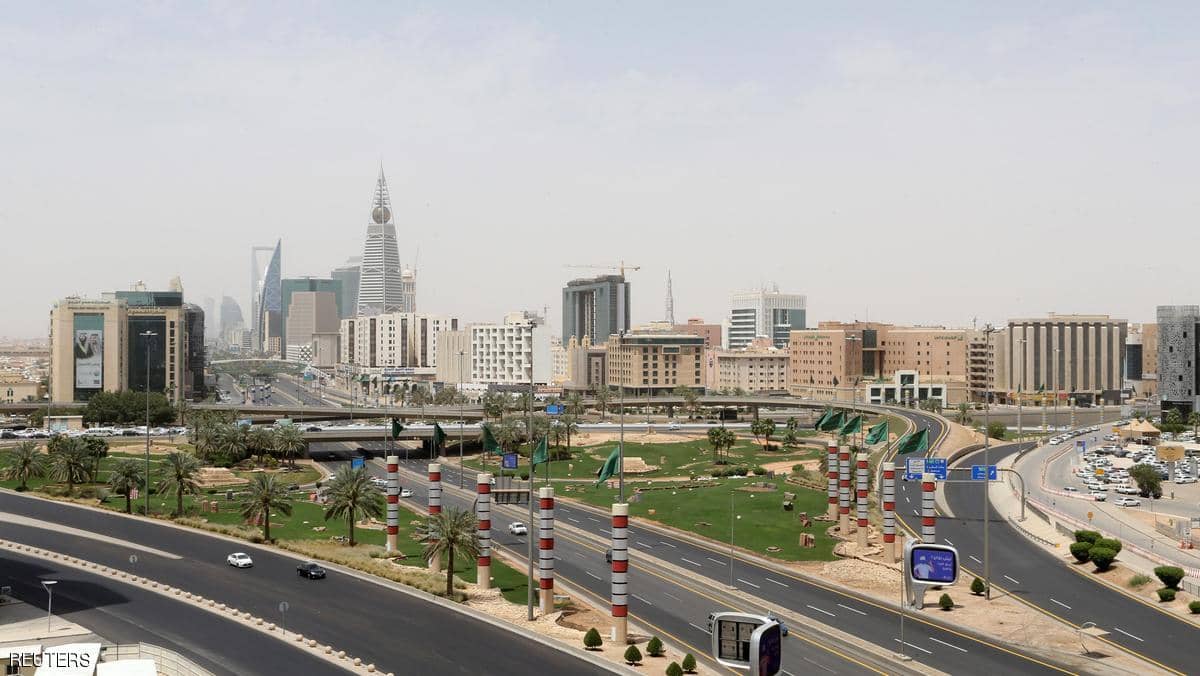 السعودية.. إصابات جديدة ومنع تجول كلي في أحياء بالمدينة