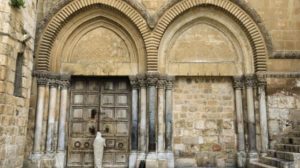 لأول مرة منذ قرن... كنيسة القيامة بالقدس مغلقة في عيدها