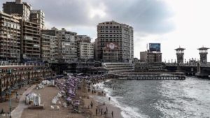 مصر.. تكليف المحافظات بإغلاق الحدائق والشواطئ