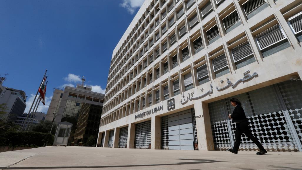 لبنان.. توجيه اتهام لنقيب الصرافين بالتلاعب بالعملة المحلية