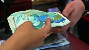 أدنى مستوى للريال الإيراني في عامين