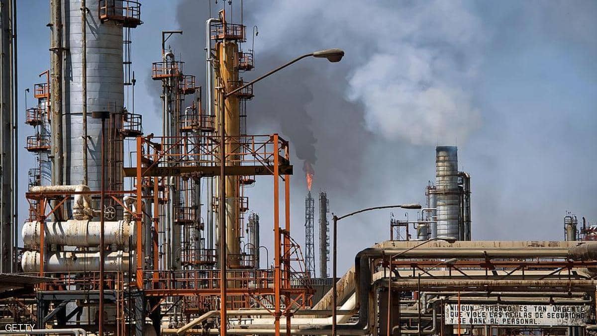 اتفاق بين أوبك وشركائها على تمديد خفض إنتاج النفط
