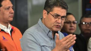 طبيب يصف وضع الرئيس المصاب بكورونا