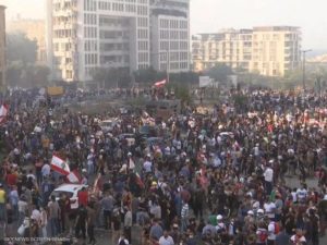 جرحى في مظاهرات عارمة في بيروت واقتحام عدة وزارات