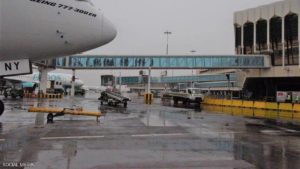 مطار بغداد يخلي مواد