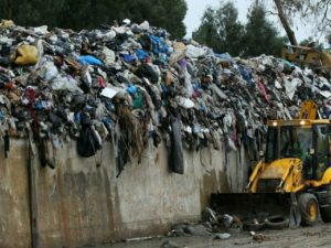 جدل في المغرب بسبب إعلان وزارة البيئة قرار استيراد النفايات من الخارج