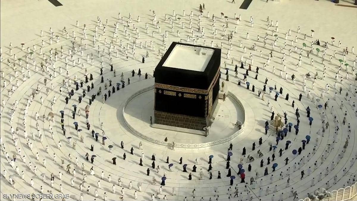 السعودية تصدر قرابة 110 آلاف تصريح للعمرة.. وأول فوج الأحد