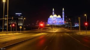 عُمان تفرض حظر تجول ليلي لاحتواء كورونا