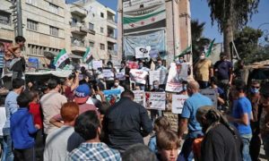 مظاهرة تطالب بإسقاط نظام الأسد في «مهد الثورة السورية»