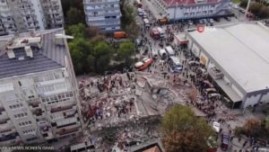 ارتفاع عدد قتلى زلزال تركيا.. وإزمير تعاني بشدة