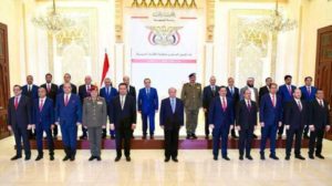 الحكومة اليمنية تؤدي اليمين الدستورية أمام الرئيس هادي