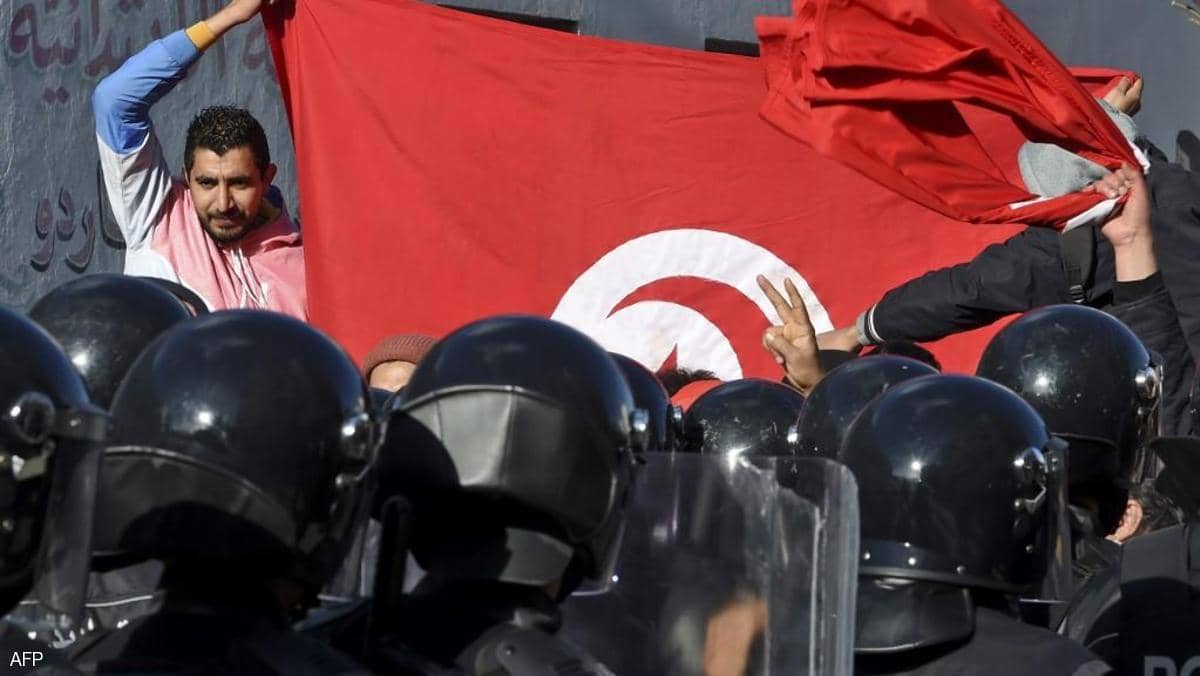 خبراء الاقتصاد يدقون ناقوس الخطر في تونس.. كارثة على الطريق