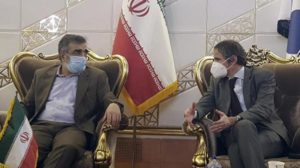 إيران توقف التفتيش النووي المفاجئ... وصحيفة حكومية تحذر من «العزلة»