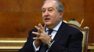 رئيس أرمينيا يرفض قرار رئيس الوزراء إقالة قائد الجيش