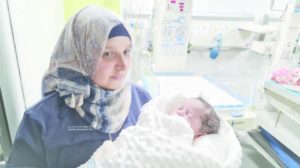 ولادة طفل من نطفة مهربة لمعتقل فلسطيني