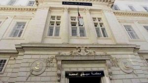 الجزائر.. سجن صحافي ستة أشهر بتهمة التشهير