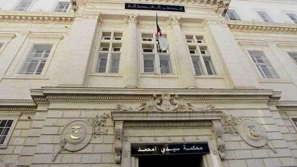 الجزائر.. سجن صحافي ستة أشهر بتهمة التشهير