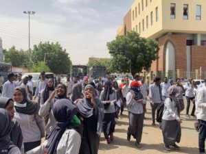 اليد العليا للإناث في الجامعات.. ظاهرة جديدة في السودان