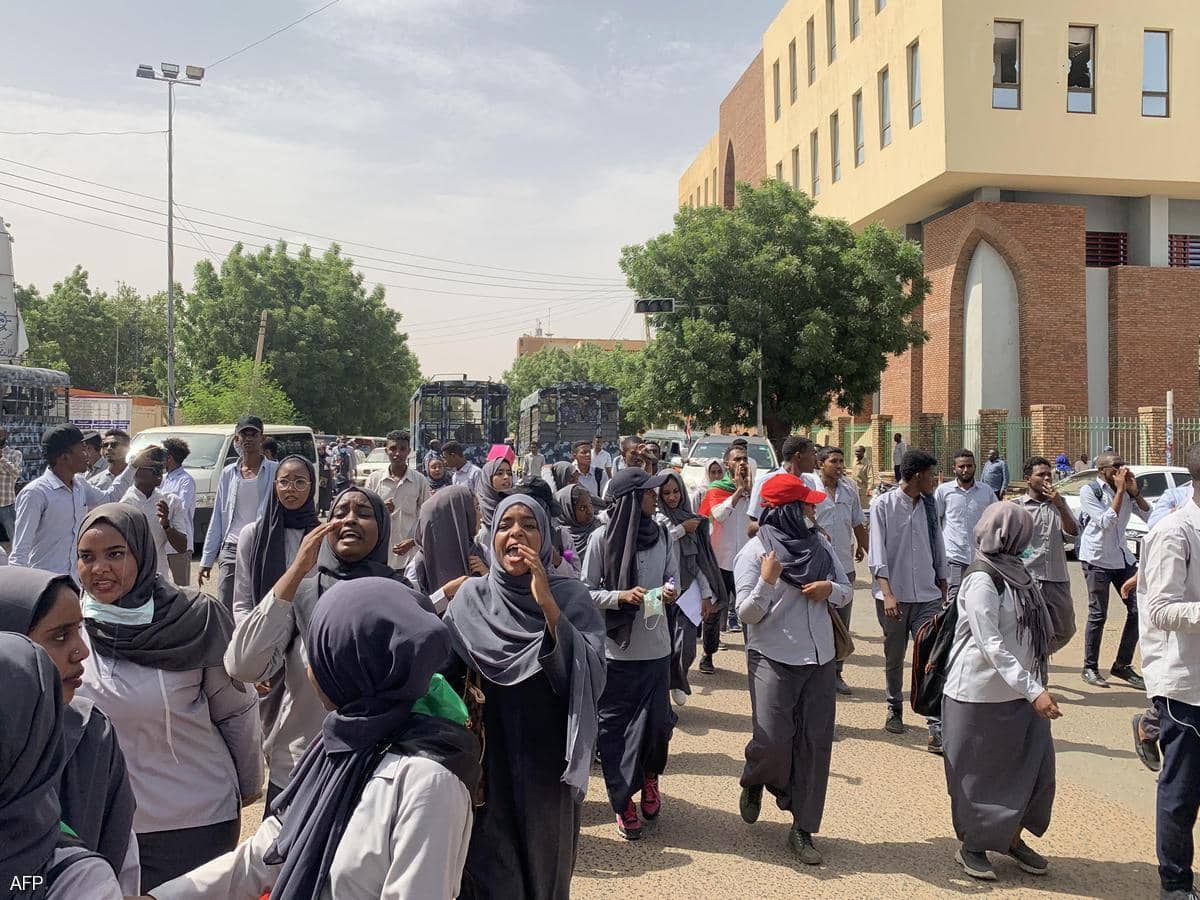 اليد العليا للإناث في الجامعات.. ظاهرة جديدة في السودان