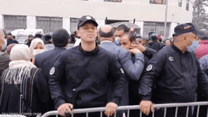 تونس.. فض اعتصام الدستوري الحر يؤجج مخاوف التساهل مع الإرهاب