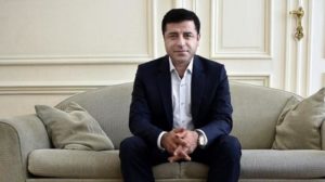 دميرتاش يتهم إردوغان بحظر حزبه للفوز في الانتخابات