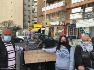 لبنان.. المحتجون يواصلون قطع الطرق وسط تفاقم الأزمات