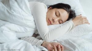 لمساعدة الجسم على نوم أفضل.. 8 طرق