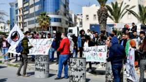 نشطاء من المجتمع المدني التونسي يتظاهرون لإرجاع نفايات لإيطاليا