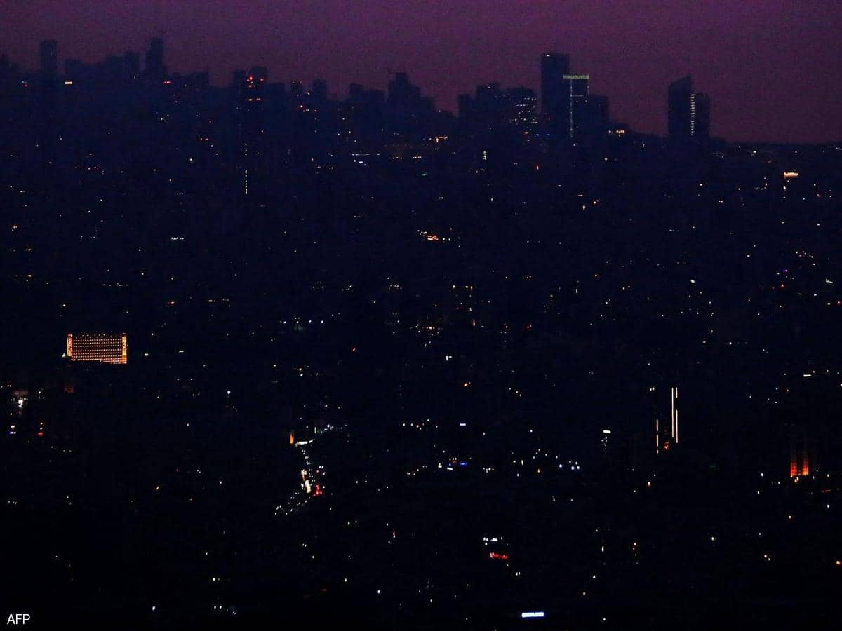 انفجار مؤجل.. لبنان مهدد بالظلام بسبب الفساد وعجز الكهرباء
