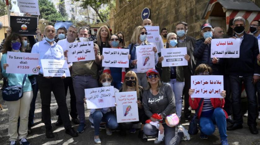 لبنانيون يحتجون ضد «انتهاك الحدود» ويطالبون بطرد السفير الإيراني