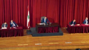 لبنان يحتضر... وتشكيل الحكومة في «مهب الريح»