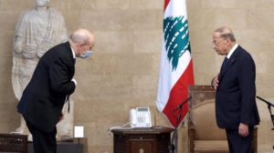 لودريان يلوّح بتشديد العقوبات على مسؤولين لبنانيين لمنع «انتحار جماعي»