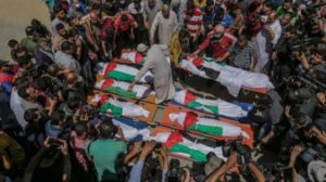 «هذا هو ثمن الحرب»... صحيفة إسرائيلية تنشر صور 67 طفلاً قُتلوا في غزة